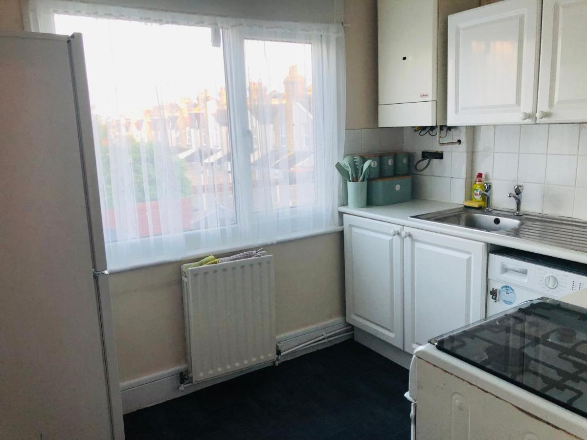 Apartment Ac Lounge 119a Rochford